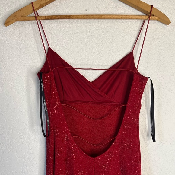 Beautiful city angels gown from David’s Bridal with slit bottom - Picture 8 of 10